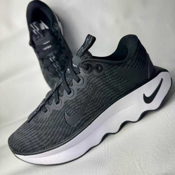 H99- SIZE 6.5 WOMENS NIKE MOTIVA BLACK/ WHITE DV1236 001 - Picture 7 of 10